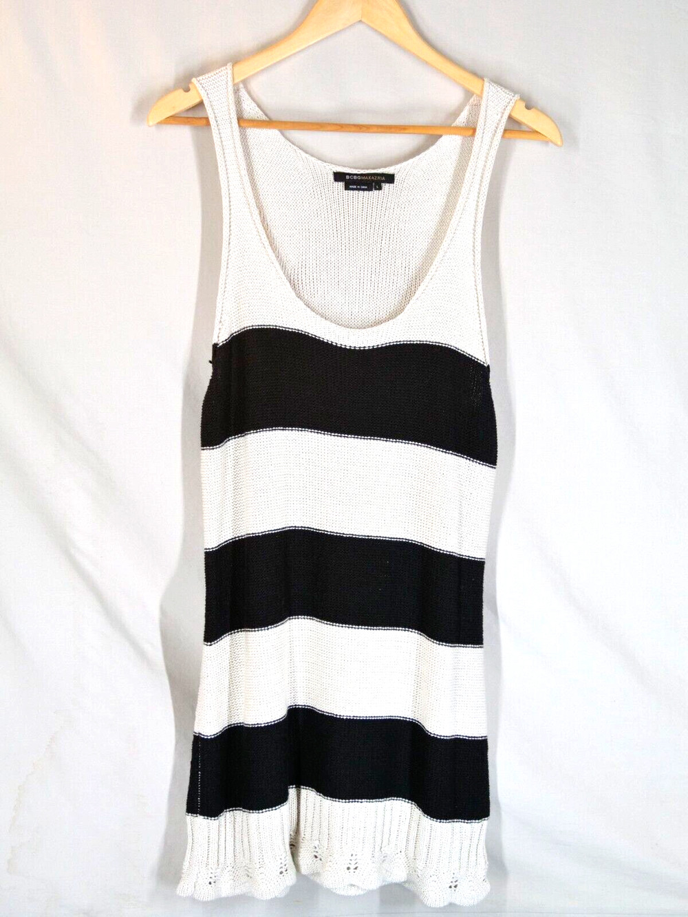 BCBGMAXAZRIA dress Black/White striped long sleeve knee length knit dress Large